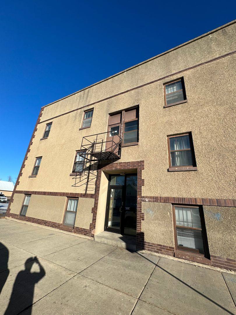 Apartment for rent at 402 2nd Ave NW, Jamestown, ND 58401