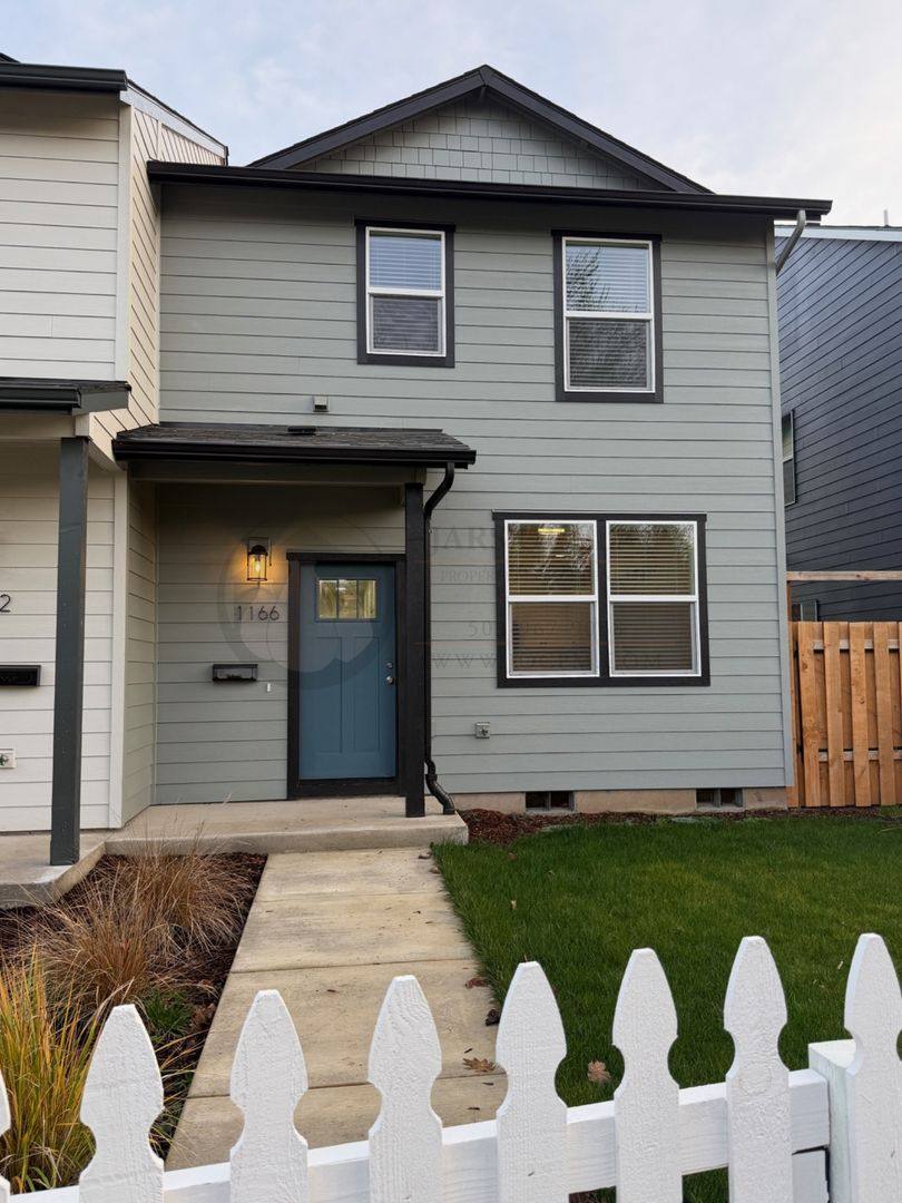 Townhouse for rent at 1166 7th St NW, Salem, OR 97304
