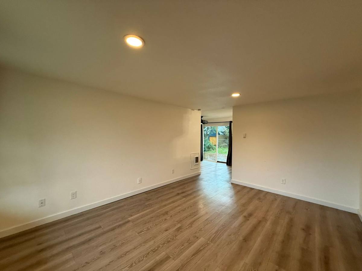 Apartment for rent at 925 Ave G, Seaside, OR 97138