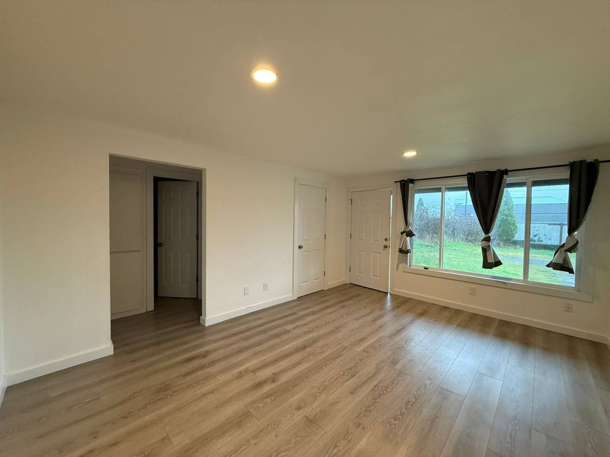 Apartment for rent at 925 Ave G, Seaside, OR 97138