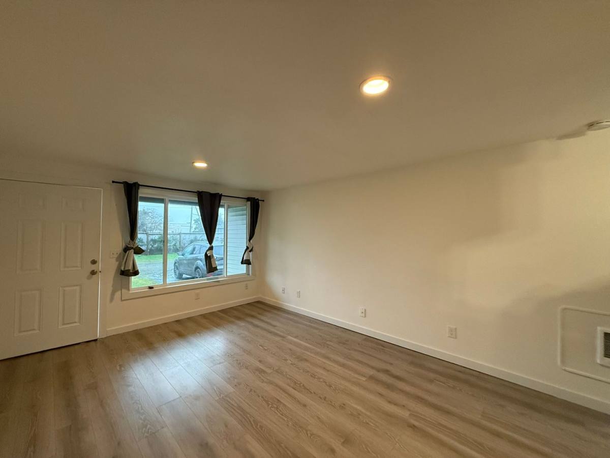 Apartment for rent at 925 Ave G, Seaside, OR 97138