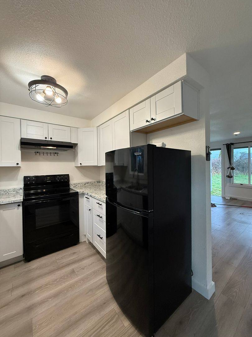 Apartment for rent at 925 Ave G, Seaside, OR 97138