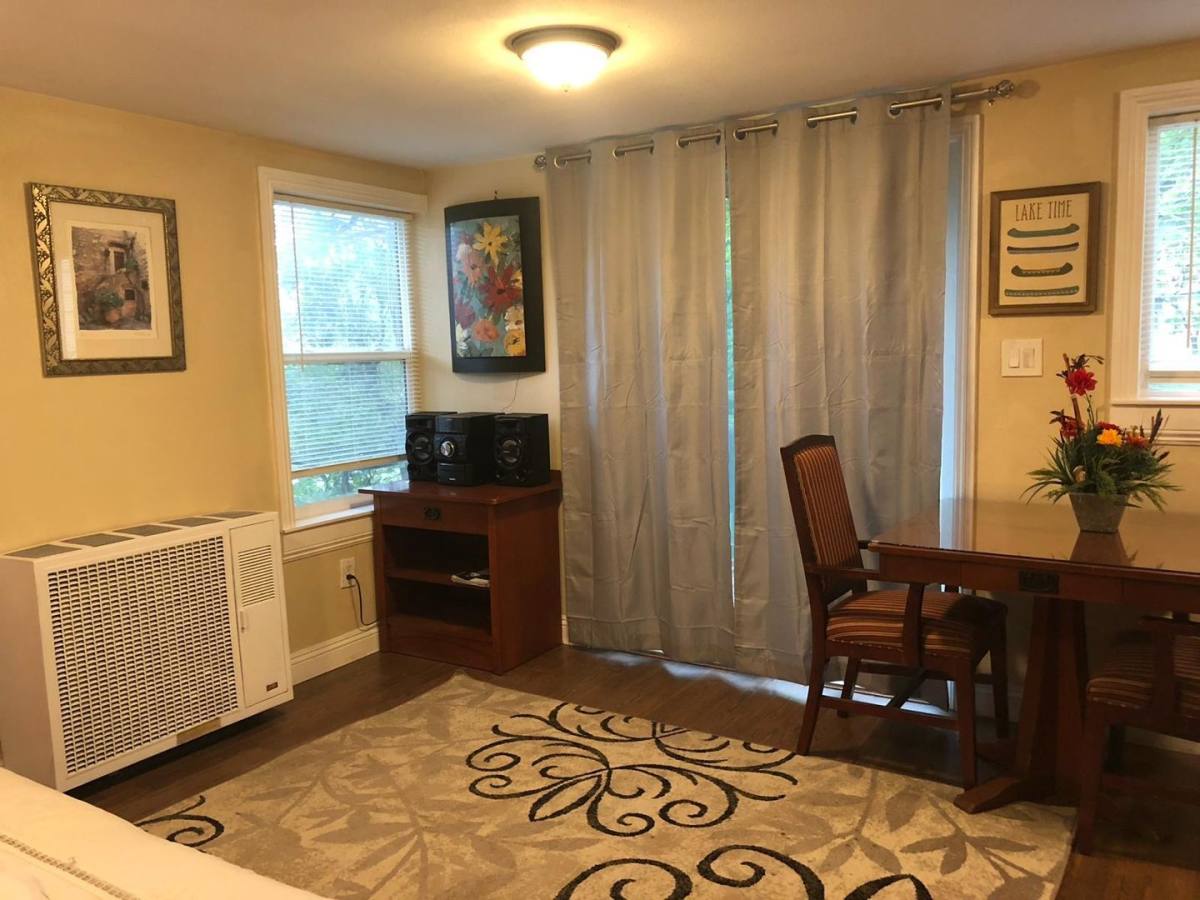 Apartment for rent at 23663 Lake Dr, Crestline, CA 92325