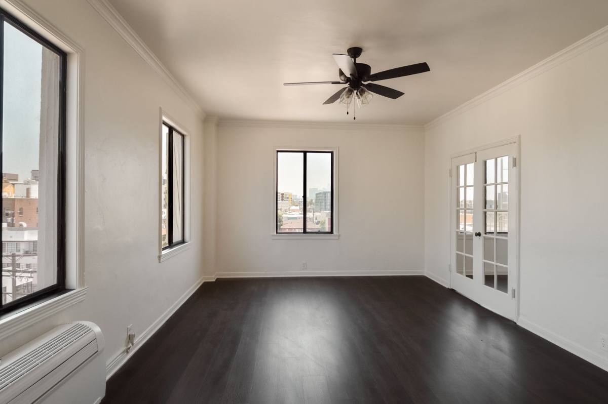 Apartment for rent at 801 S Gramercy Dr, Los Angeles, CA 90005