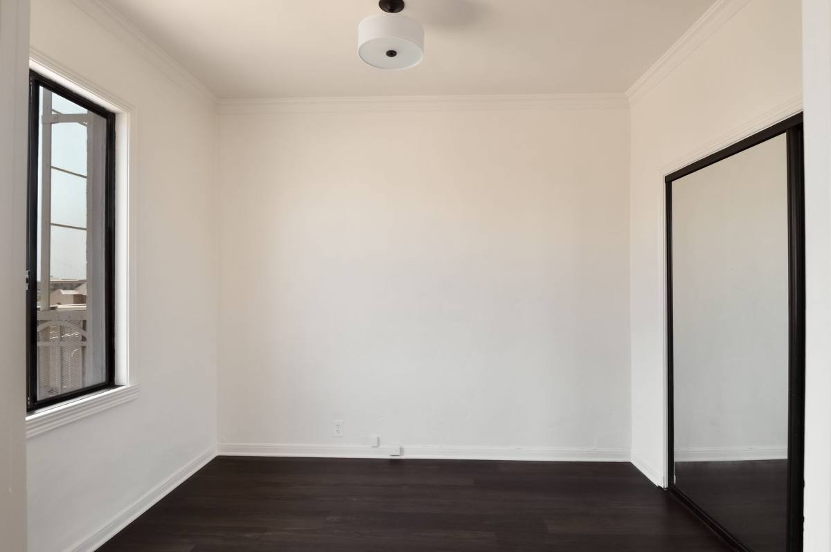 Apartment for rent at 801 S Gramercy Dr, Los Angeles, CA 90005