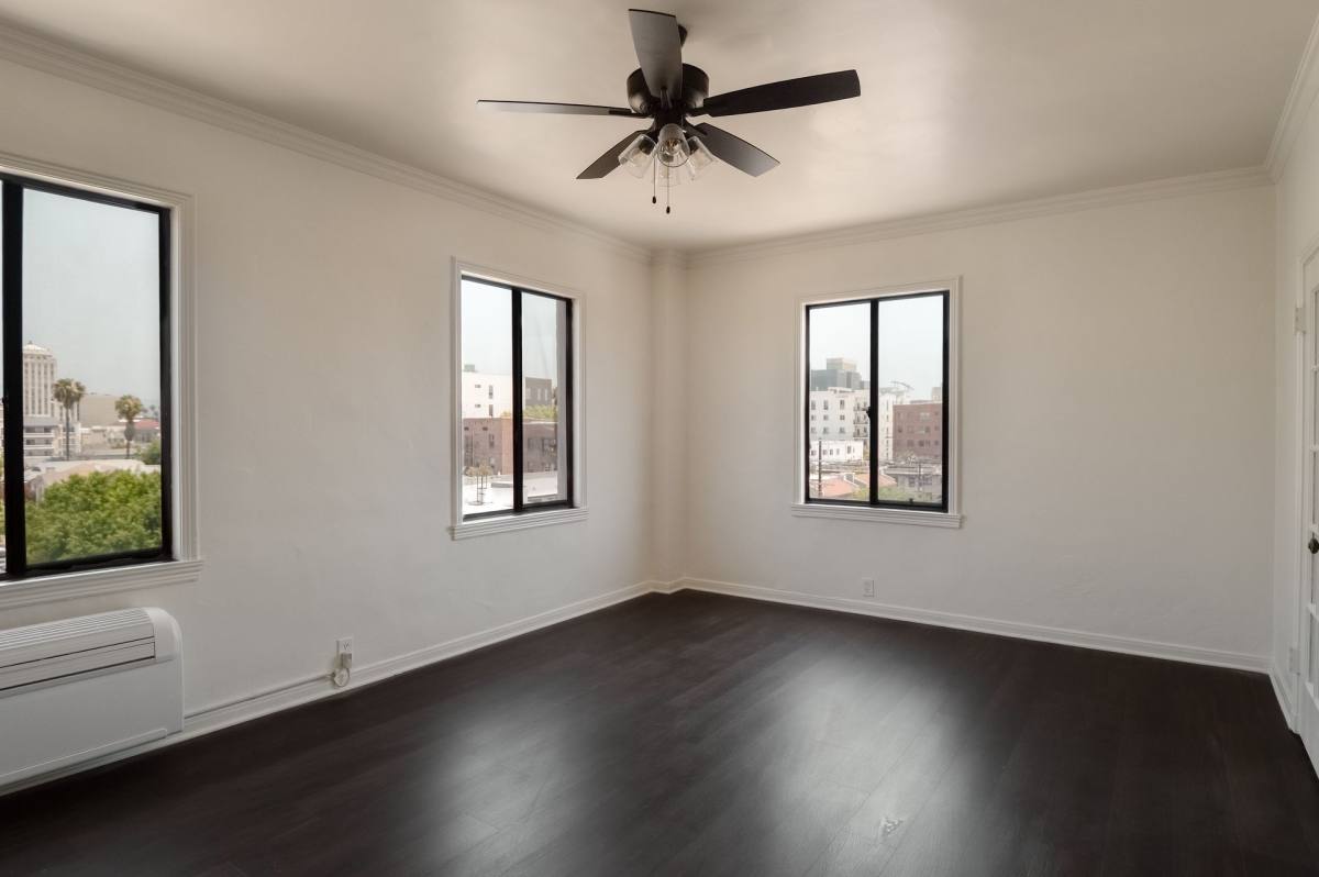 Apartment for rent at 801 S Gramercy Dr, Los Angeles, CA 90005