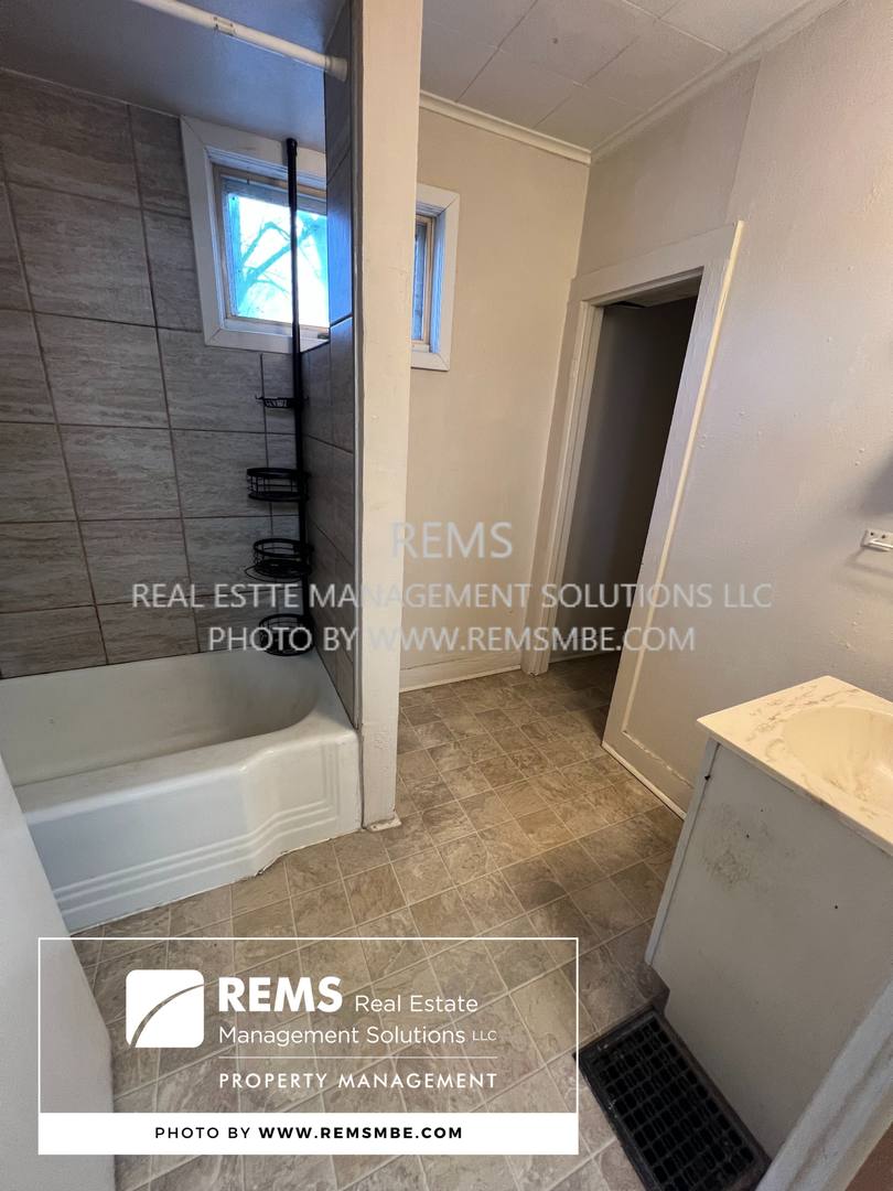 Apartment for rent at 1010 - 1016 Vine St, Wisconsin Dells, WI 53965