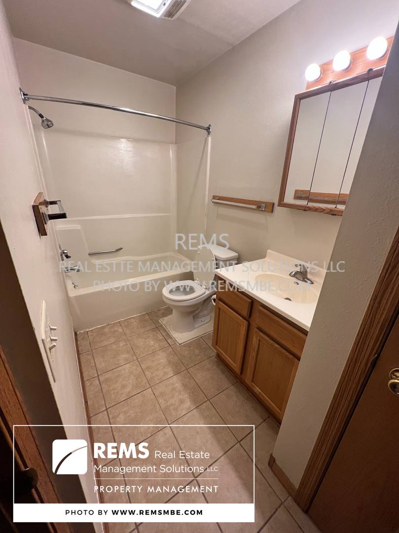 Apartment for rent at 122 Maine St, Mauston, WI 53948