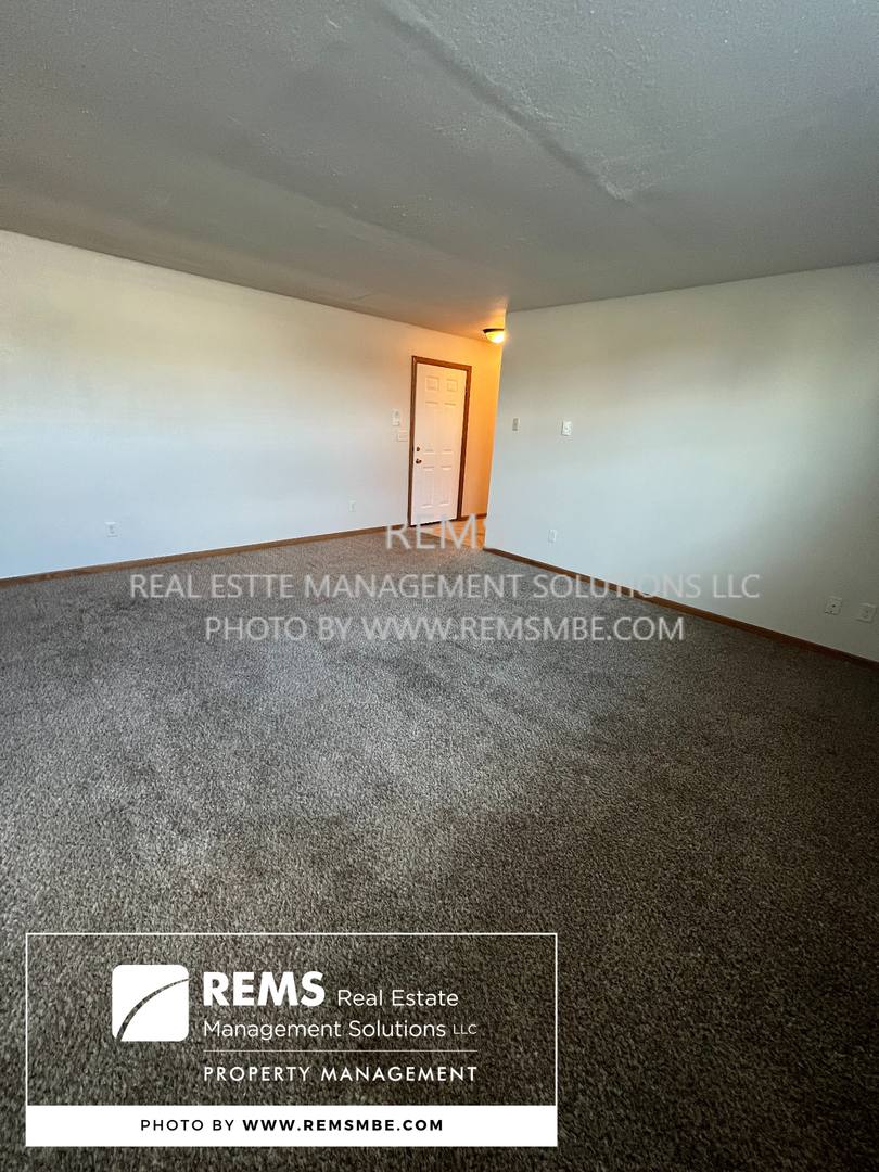 Apartment for rent at 122 Maine St, Mauston, WI 53948