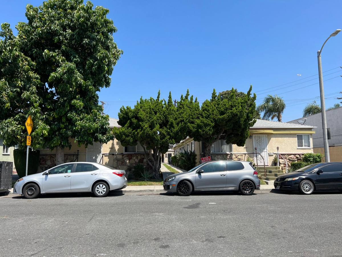 Apartment for rent at 2815-19 Willow Place, South Gate, CA 90280