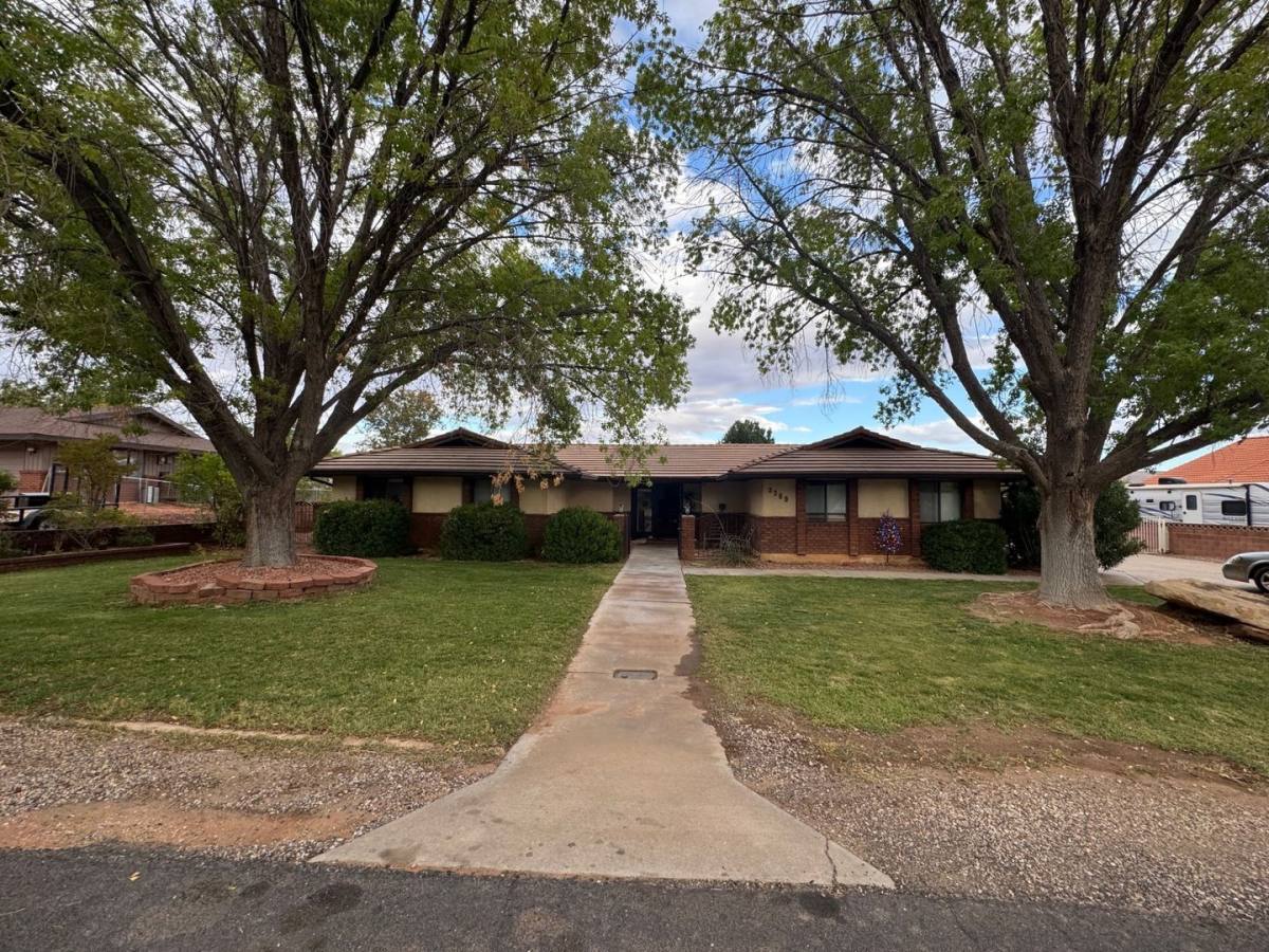 House for rent at 3369 Comanche Rd, Saint George, UT 84790