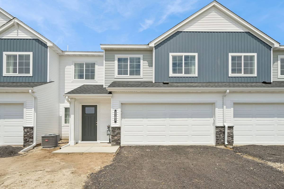 Townhouse for rent at 25571 3rd St W, Zimmerman, MN 55398