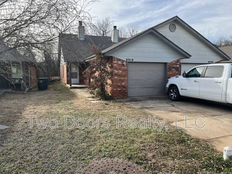 House for rent at 8910 Oak Valley Dr, Oklahoma City, OK 73110