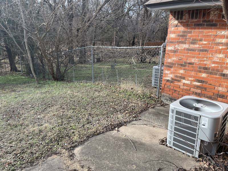 House for rent at 8910 Oak Valley Dr, Oklahoma City, OK 73110