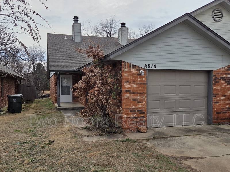 House for rent at 8910 Oak Valley Dr, Oklahoma City, OK 73110