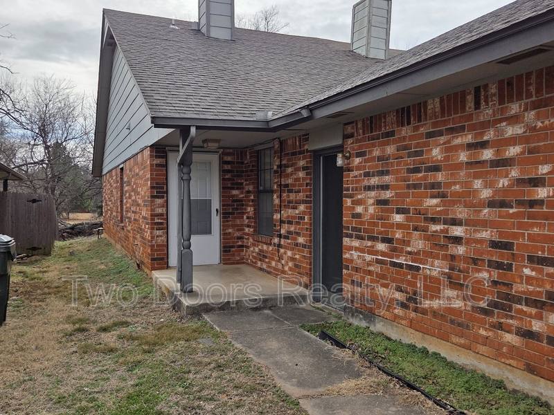 House for rent at 8910 Oak Valley Dr, Oklahoma City, OK 73110