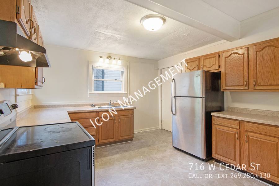 House for rent at 716 W Cedar St, Kalamazoo, MI 49007