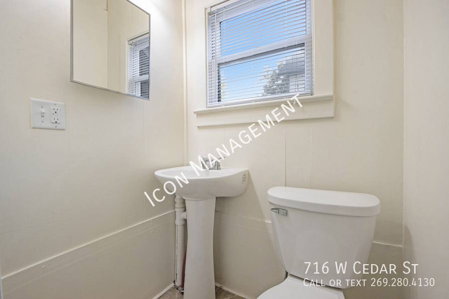 House for rent at 716 W Cedar St, Kalamazoo, MI 49007