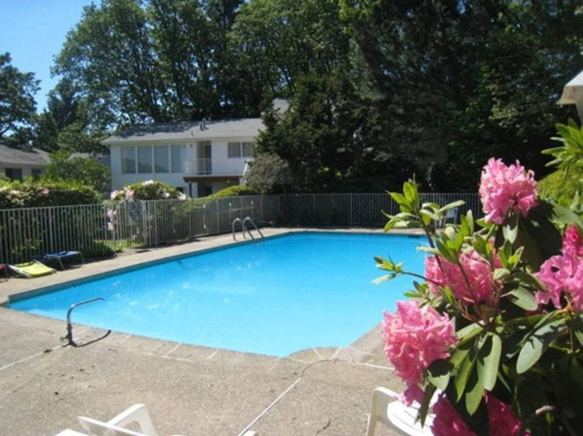 Apartment for rent at 261 Missouri Ave S, Salem, OR 97302
