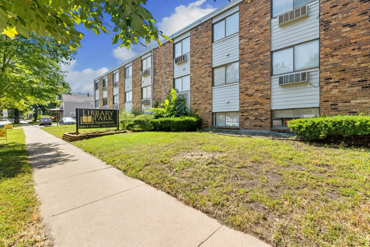 Apartment for rent at 1037 SW Garfield Ave, Topeka, KS 66604