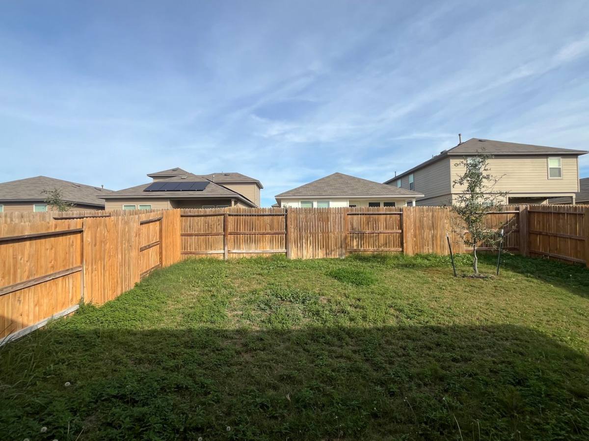 House for rent at 324 Middle Green Loop, Floresville, TX 78114