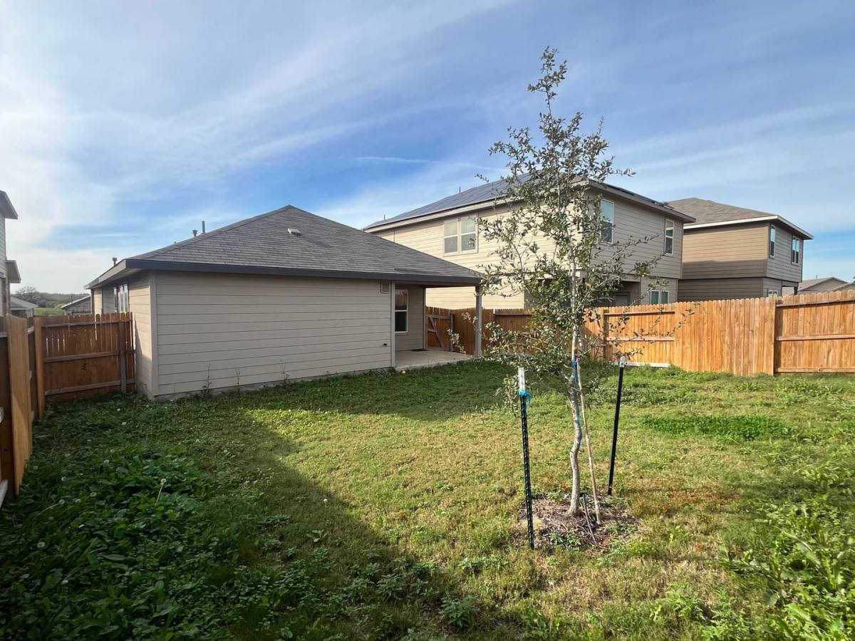 House for rent at 324 Middle Green Loop, Floresville, TX 78114