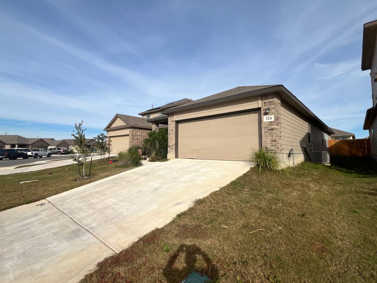 House for rent at 324 Middle Green Loop, Floresville, TX 78114