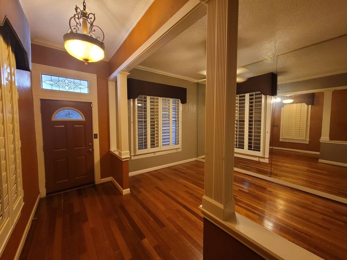 House for rent at 3321 Ave M, Galveston, TX 77550