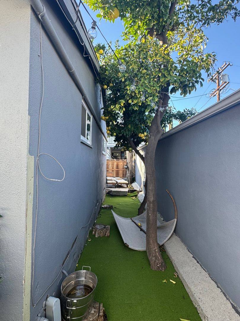 House for rent at 5309 Comercio Way, Woodland Hills, CA 91364