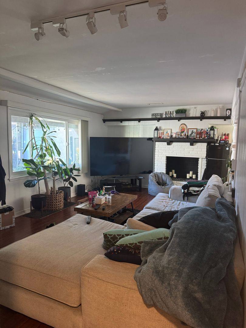 House for rent at 5309 Comercio Way, Woodland Hills, CA 91364