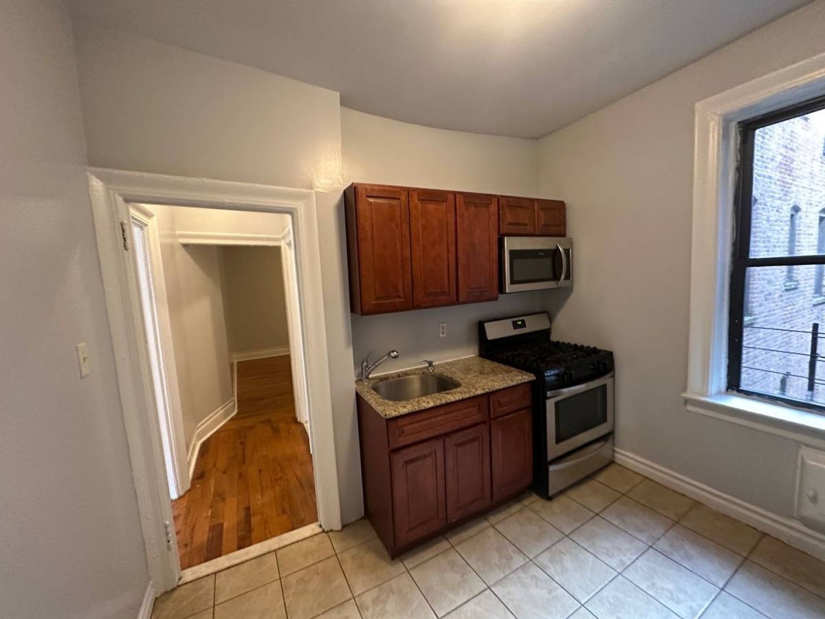 Apartment for rent at 321 Fairmount Ave, Jersey City, NJ 07306