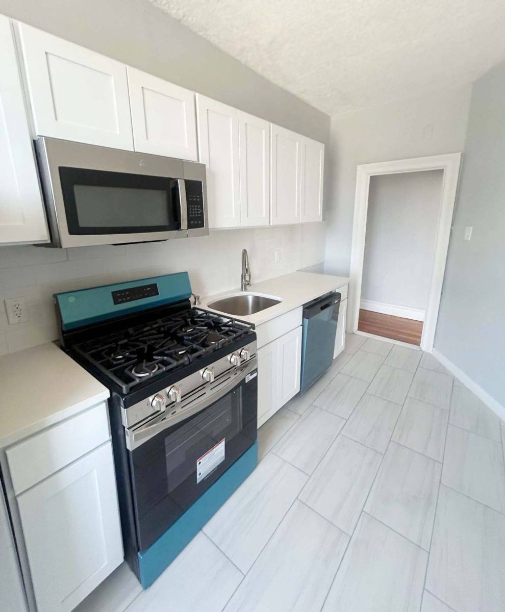 Apartment for rent at 1111-1113 Kennedy Blvd, Bayonne, NJ 07002