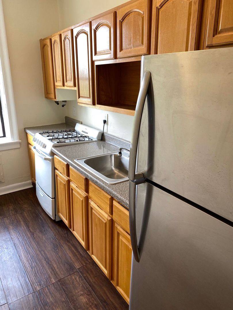 Apartment for rent at 1111-1113 Kennedy Blvd, Bayonne, NJ 07002