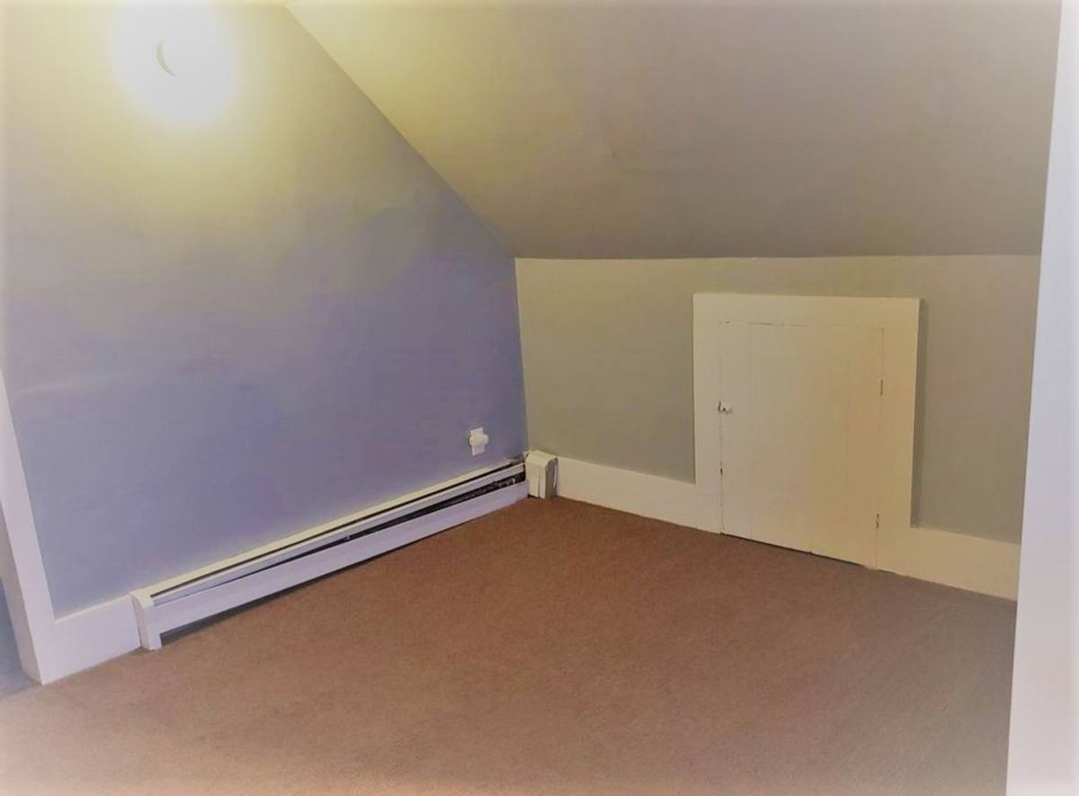 House for rent at 1577 31st Ave, Moline, IL 61265