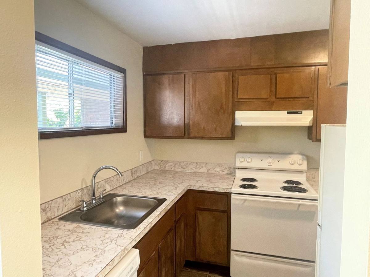 Apartment for rent at 530 13th St NE, Salem, OR 97301