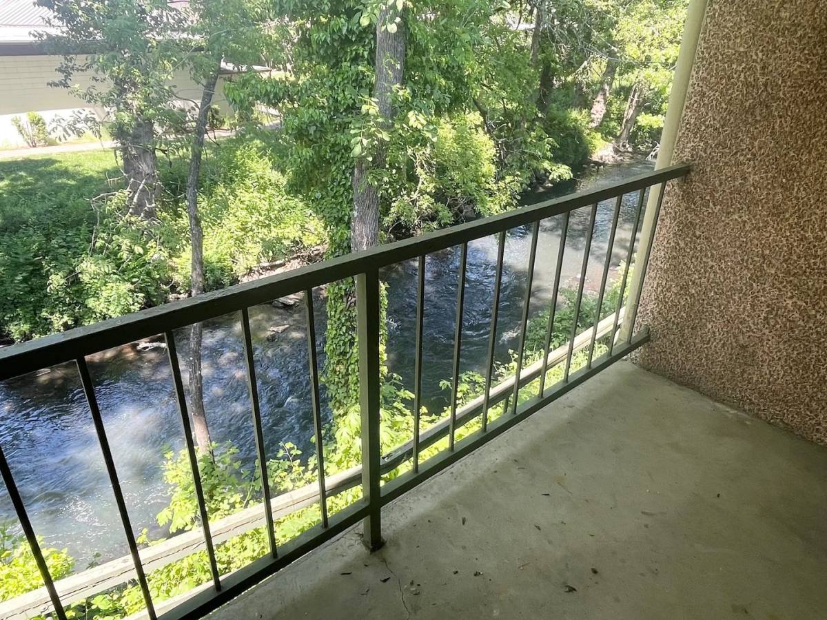 Apartment for rent at 530 13th St NE, Salem, OR 97301