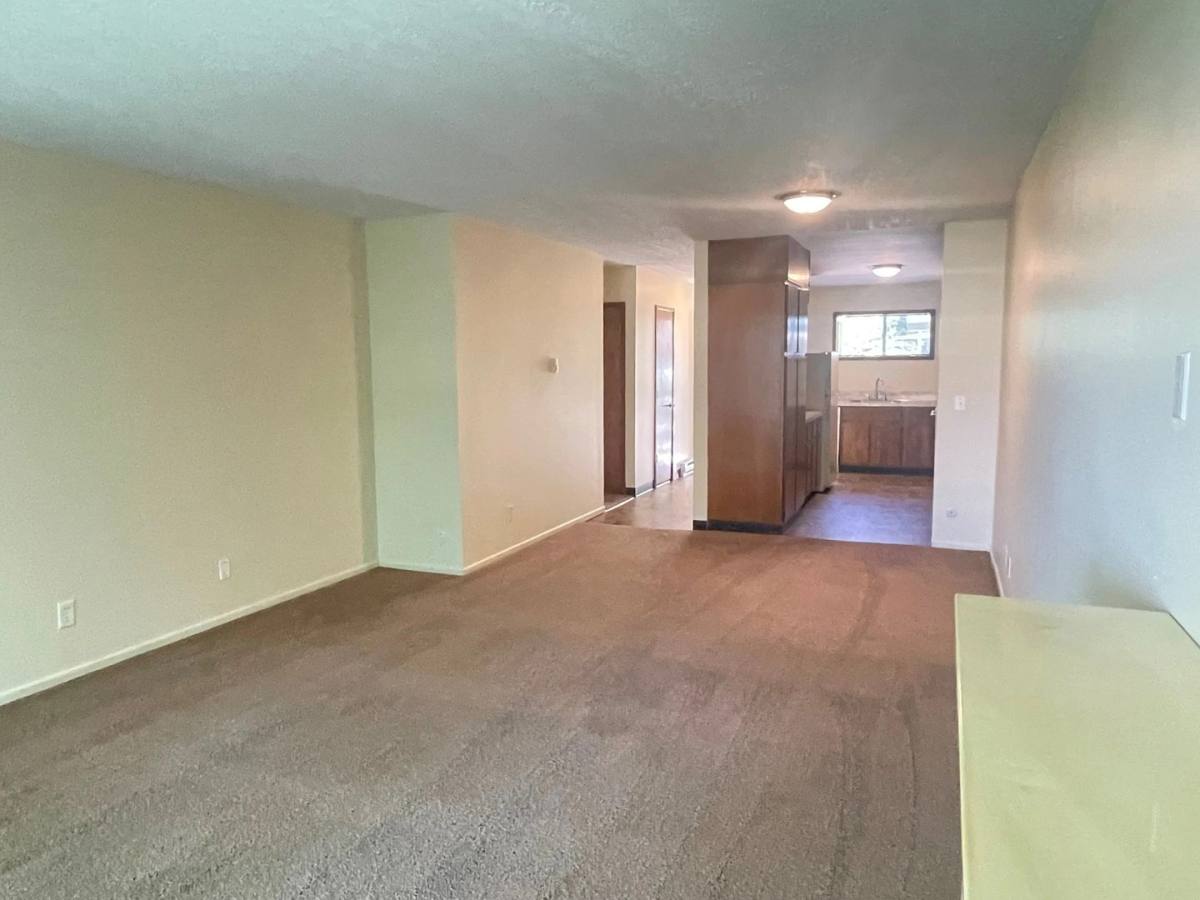 Apartment for rent at 530 13th St NE, Salem, OR 97301