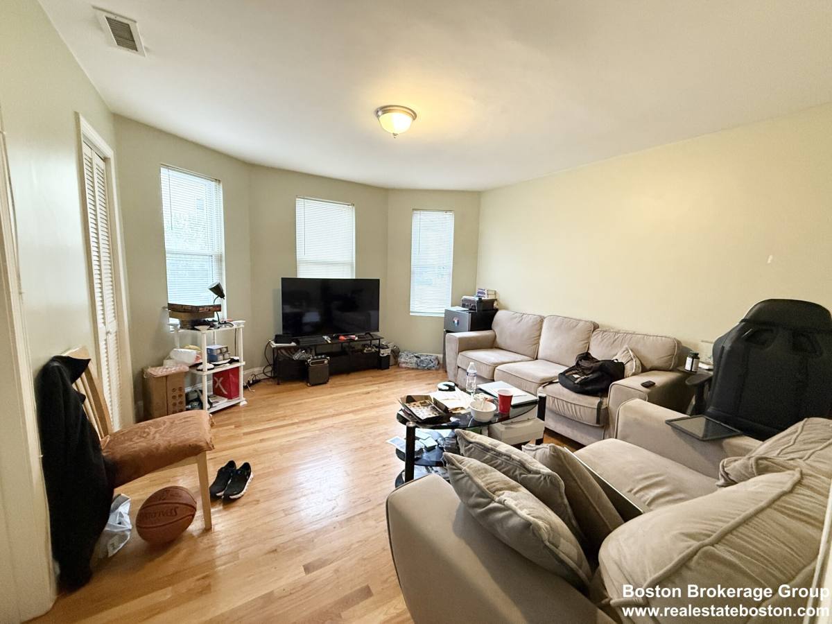 Apartment for rent at 3977 Washington St #1, Roslindale, MA 02131