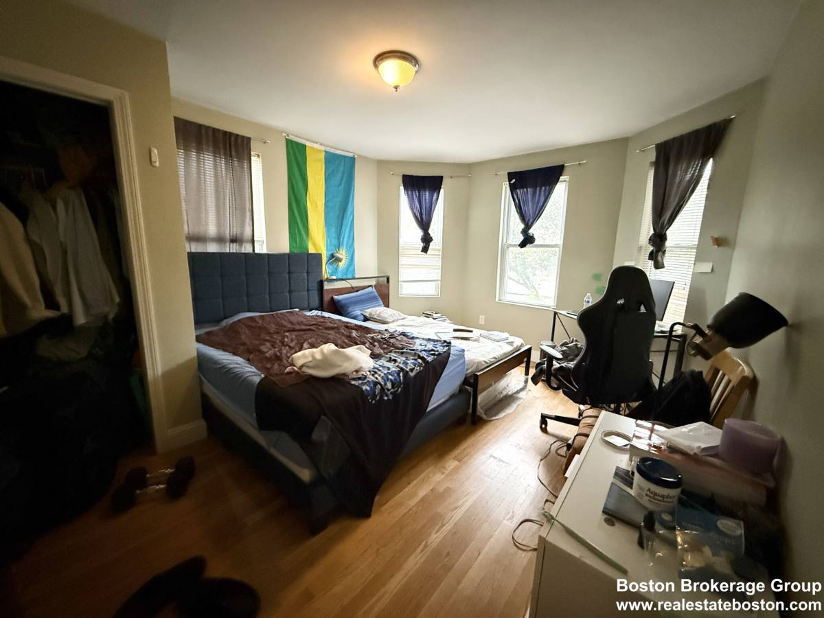 Apartment for rent at 3977 Washington St #1, Roslindale, MA 02131