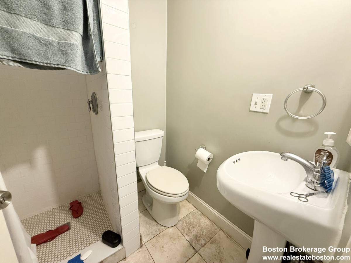 Apartment for rent at 3977 Washington St #1, Roslindale, MA 02131