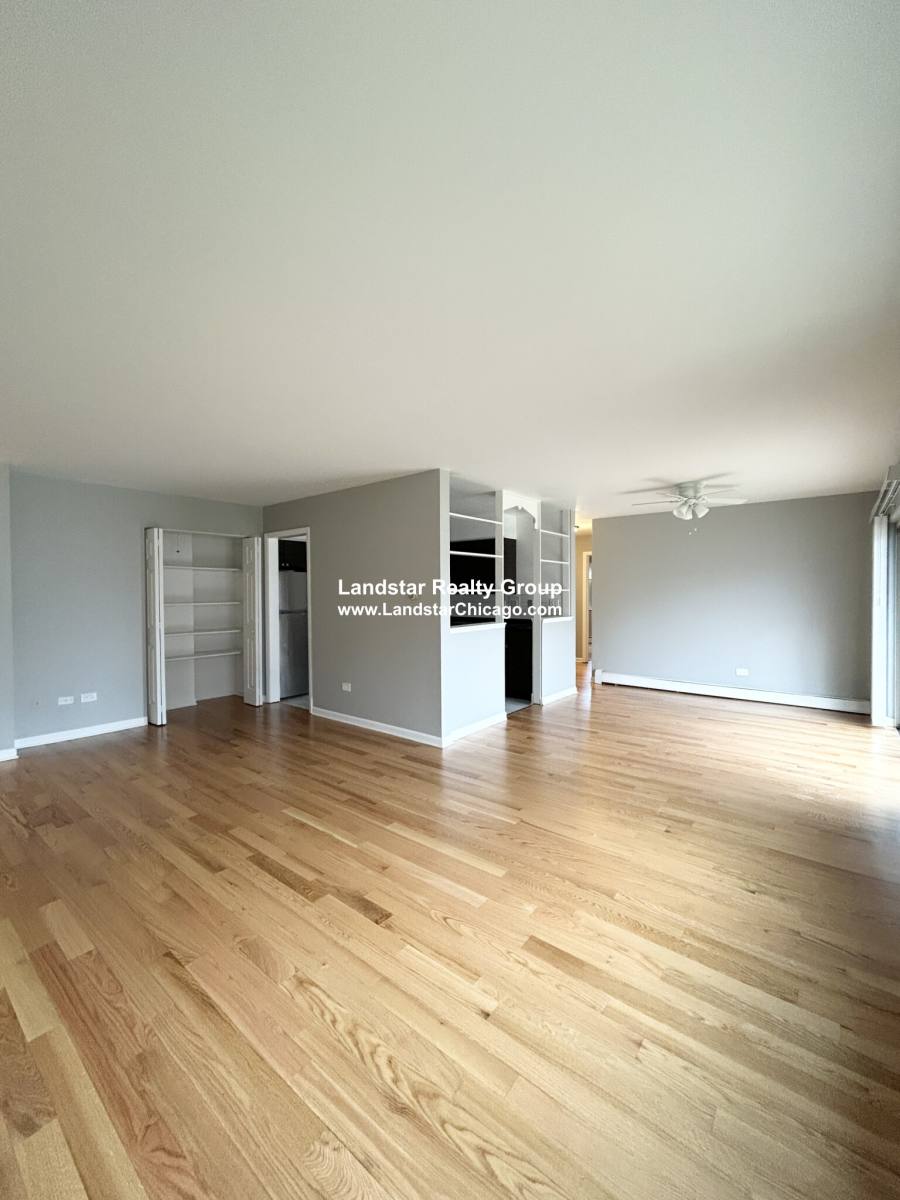 Apartment for rent at 1639 Oakwood #102, Des Plaines, IL 60016