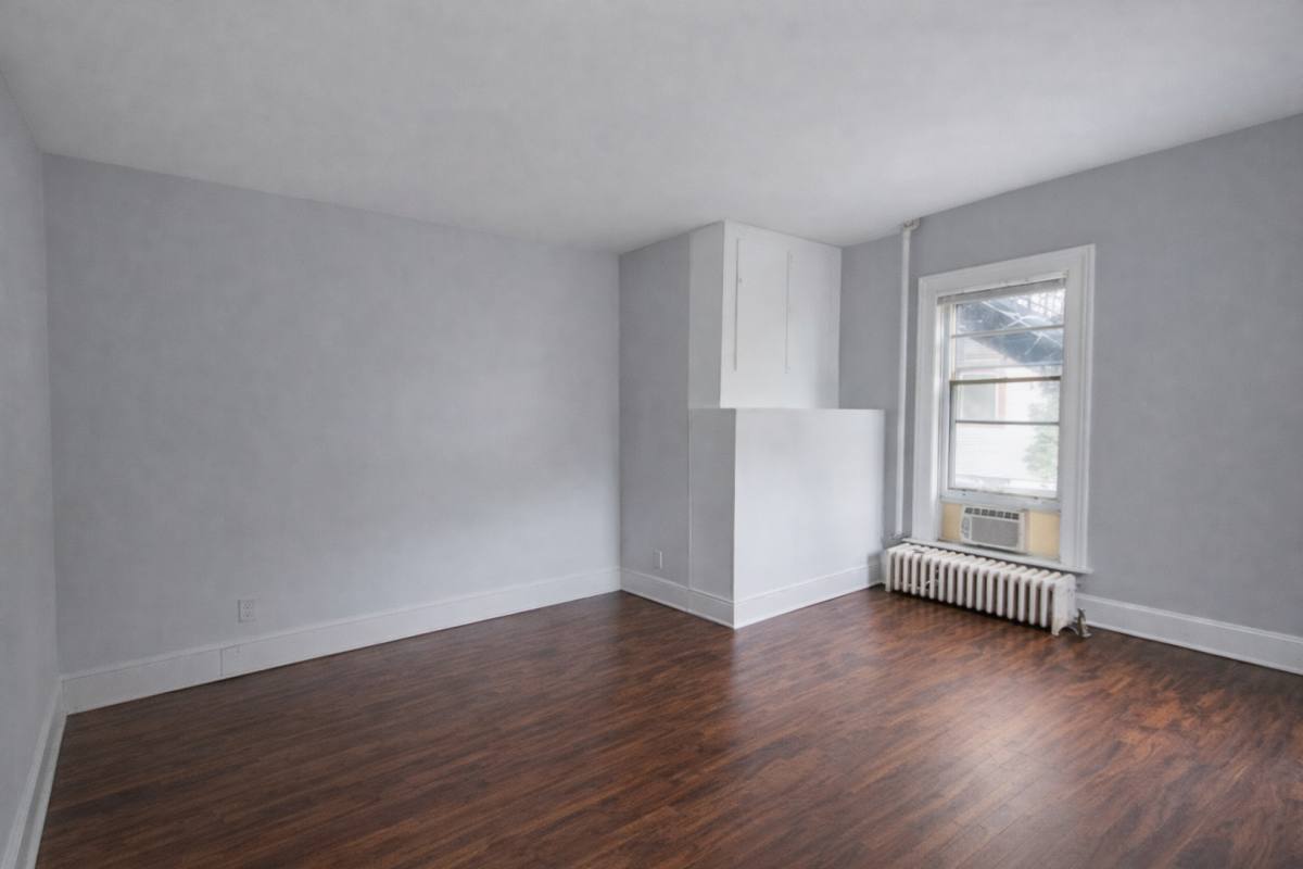 Apartment for rent at 1100 5th St SE, Minneapolis, MN 55414