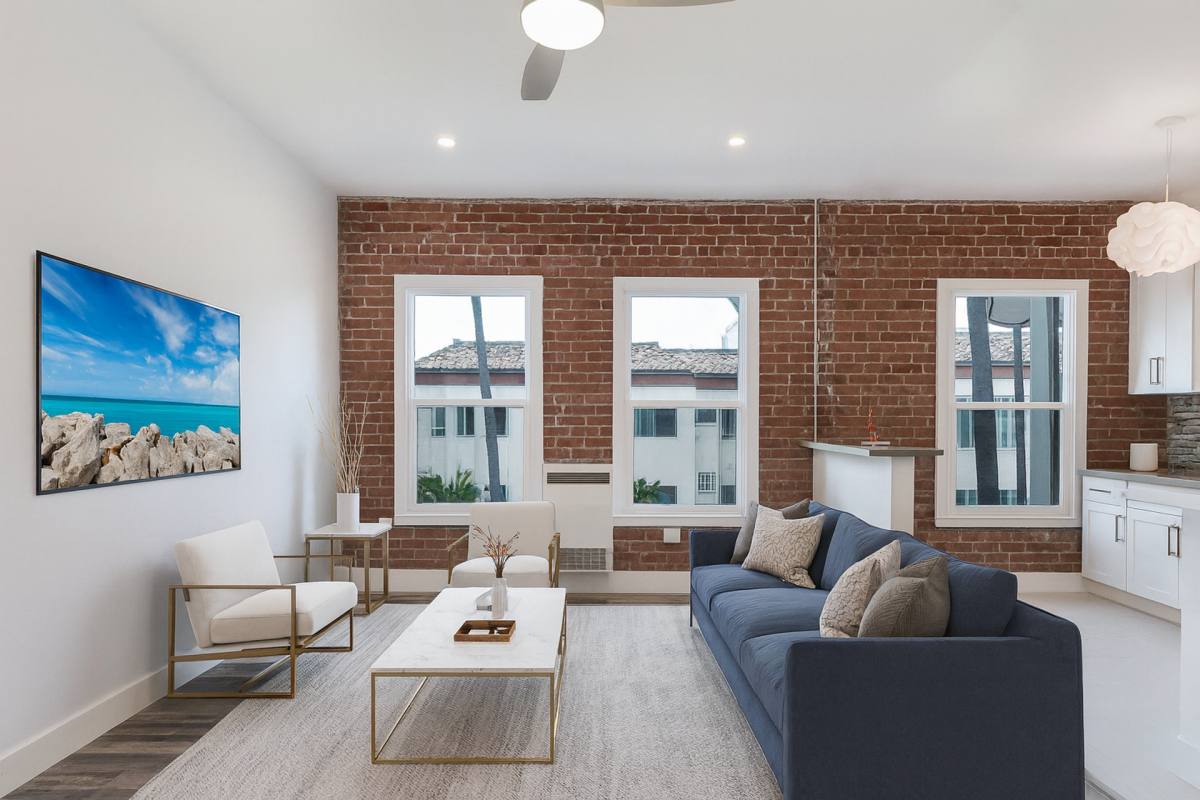 Apartment for rent at 401 S Kenmore Ave, Los Angeles, CA 90020