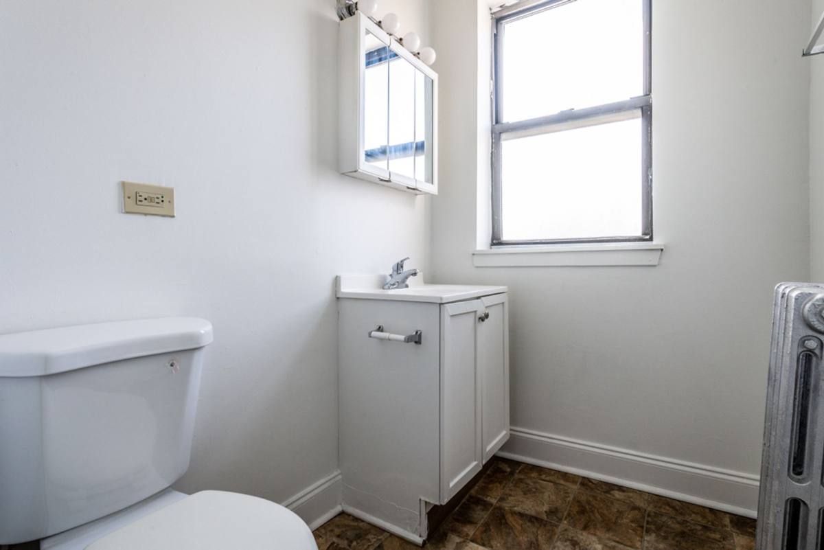 Apartment for rent at 5854 S Michigan Ave, Chicago, IL 60637