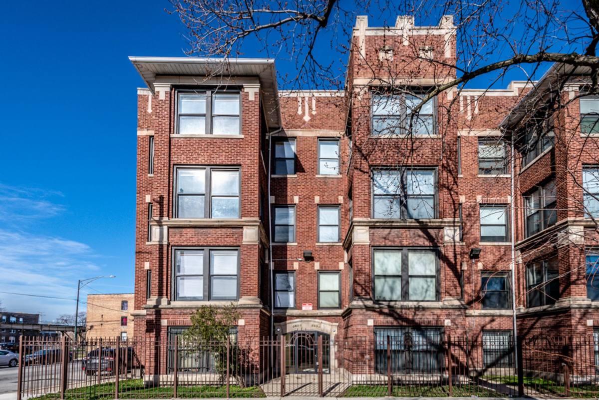 Apartment for rent at 5854 S Michigan Ave, Chicago, IL 60637