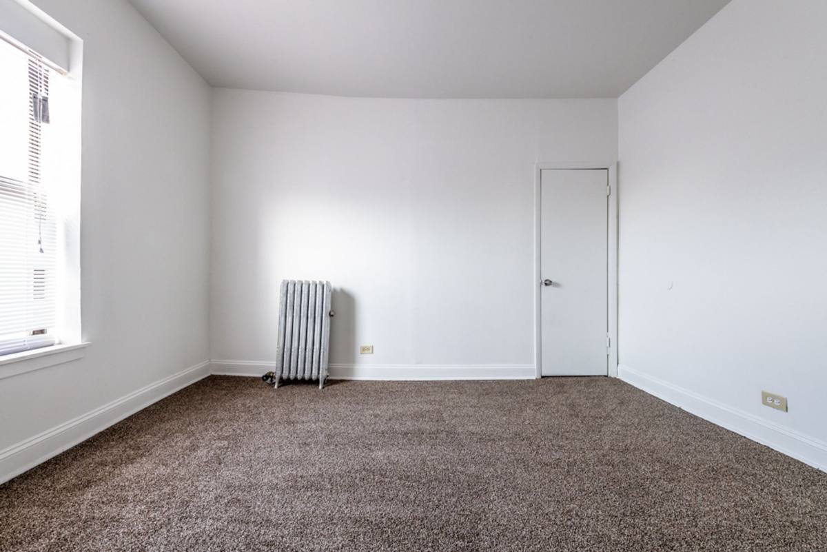 Apartment for rent at 5854 S Michigan Ave, Chicago, IL 60637