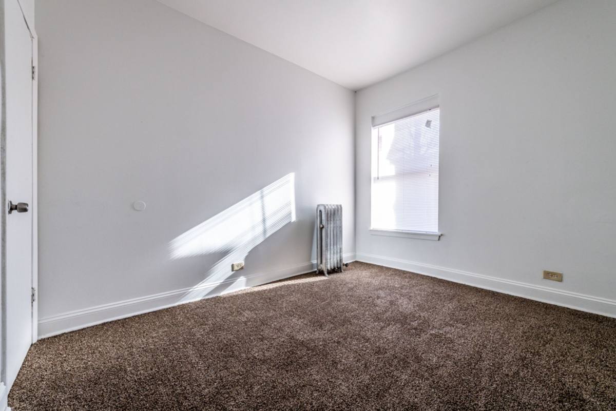 Apartment for rent at 5854 S Michigan Ave, Chicago, IL 60637
