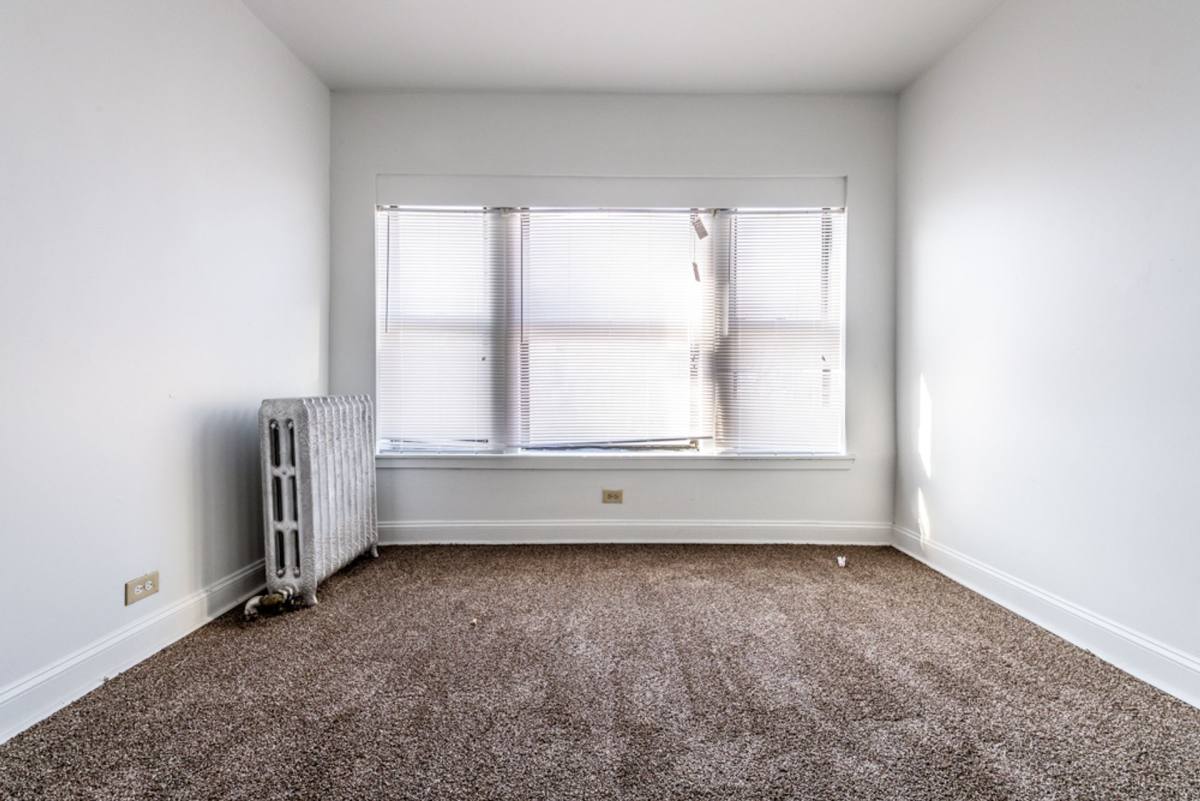Apartment for rent at 5854 S Michigan Ave, Chicago, IL 60637