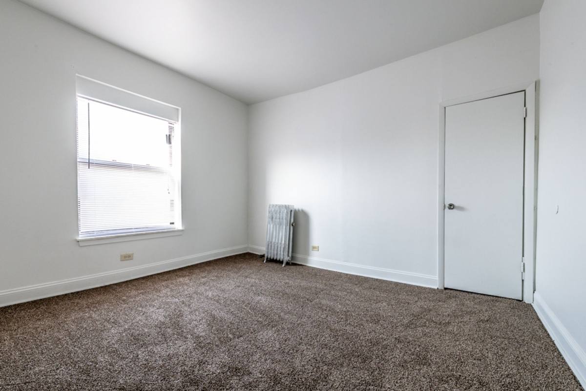 Apartment for rent at 5854 S Michigan Ave, Chicago, IL 60637