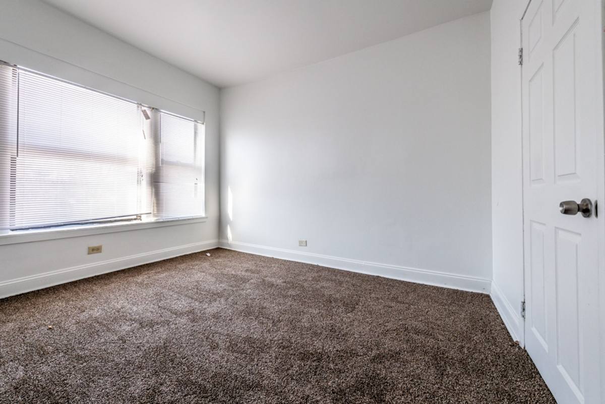 Apartment for rent at 5854 S Michigan Ave, Chicago, IL 60637